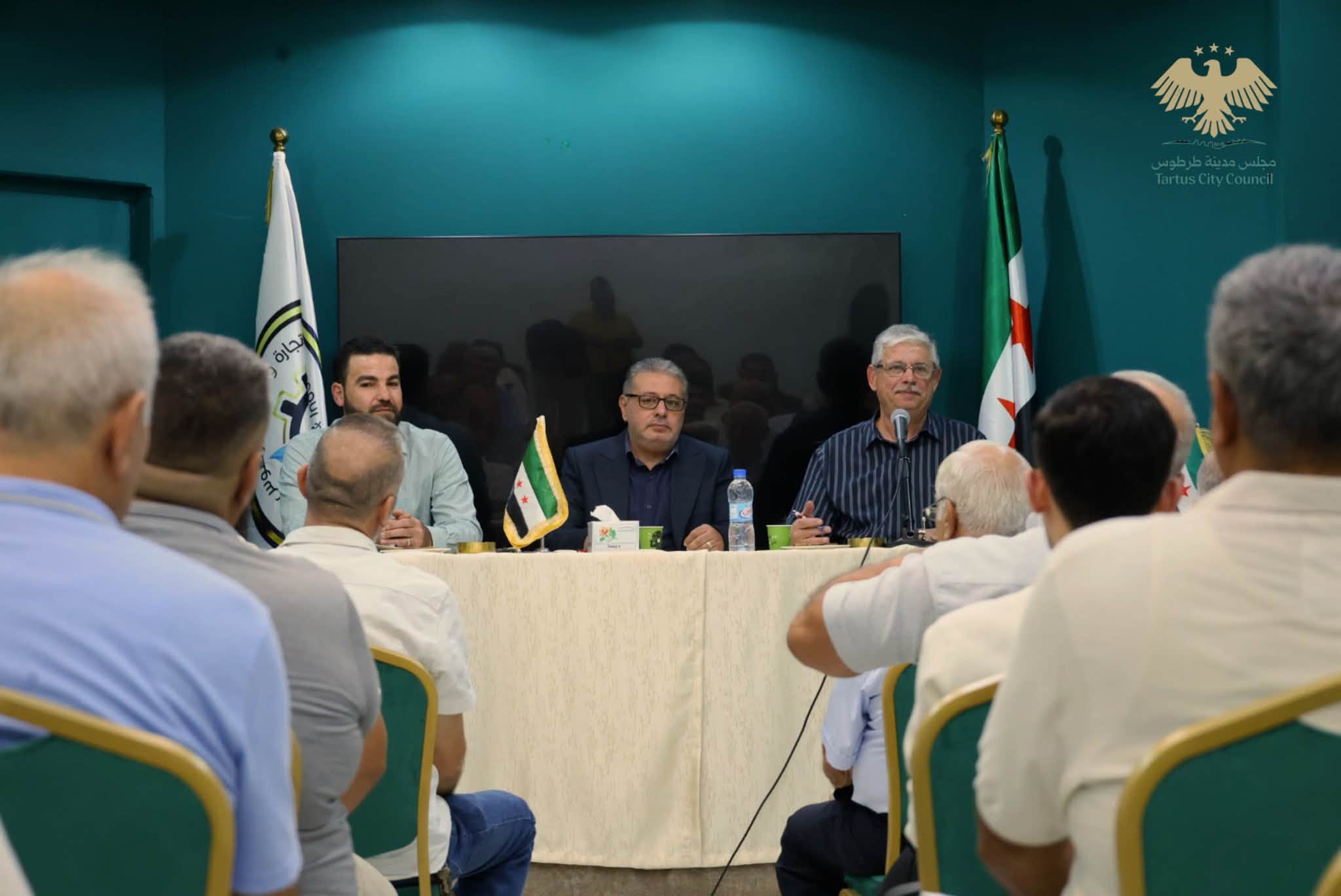 مجلس مدينة طرطوس يبحث مع غرفة التجارة تحسين الواقع الخدمي في سوق الهال