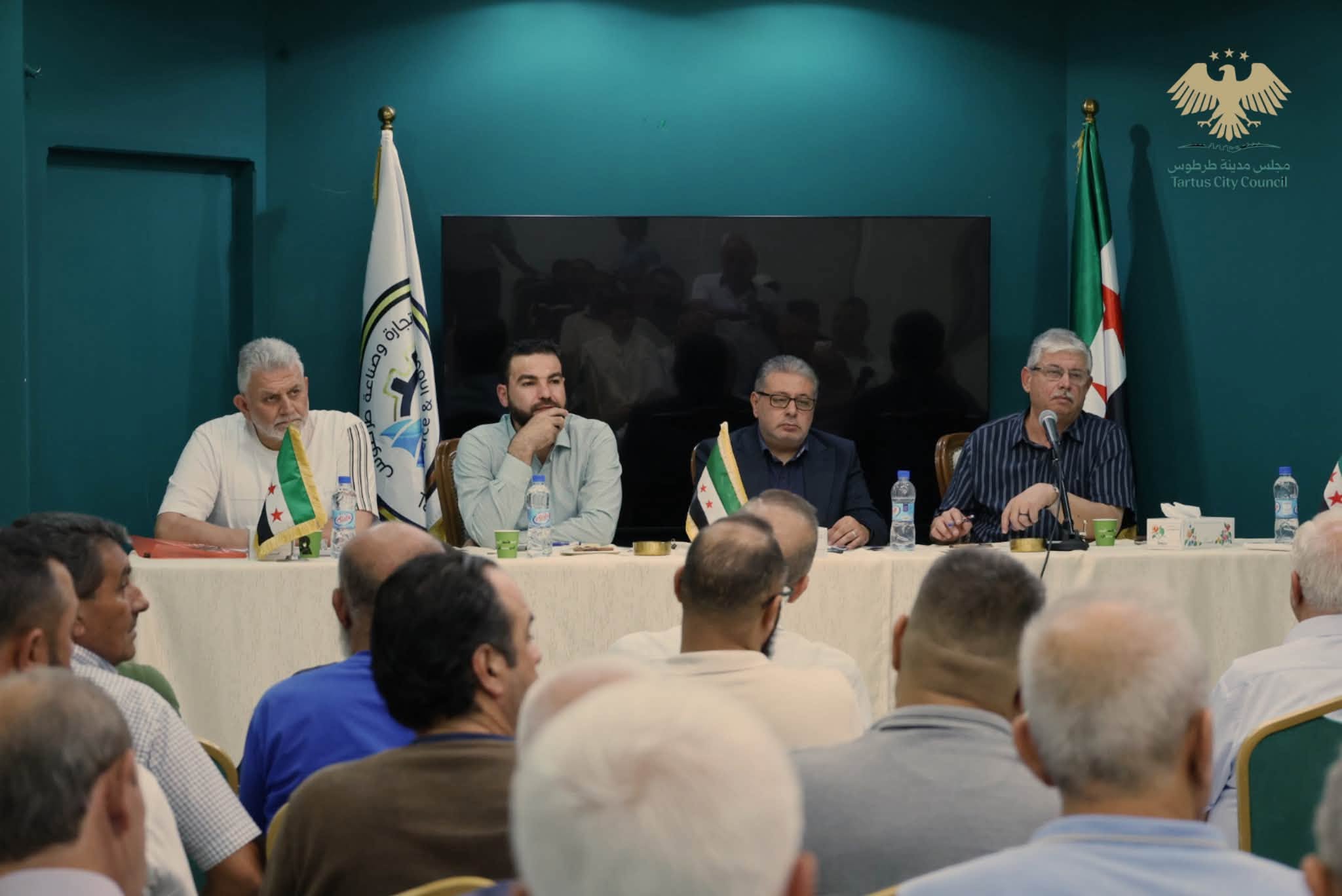 مجلس مدينة طرطوس يبحث مع غرفة التجارة تحسين الواقع الخدمي في سوق الهال